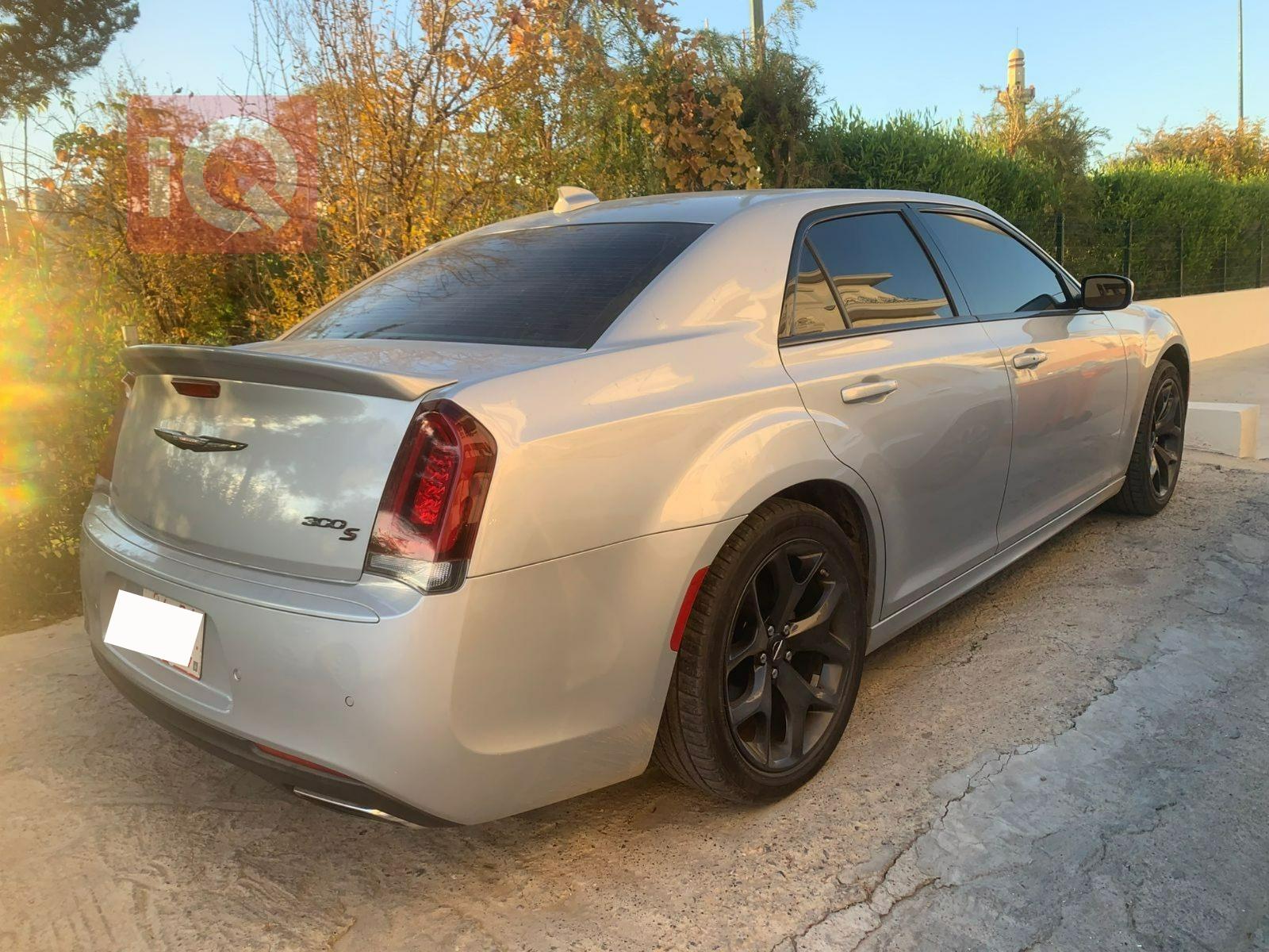 کرایسلەر 300